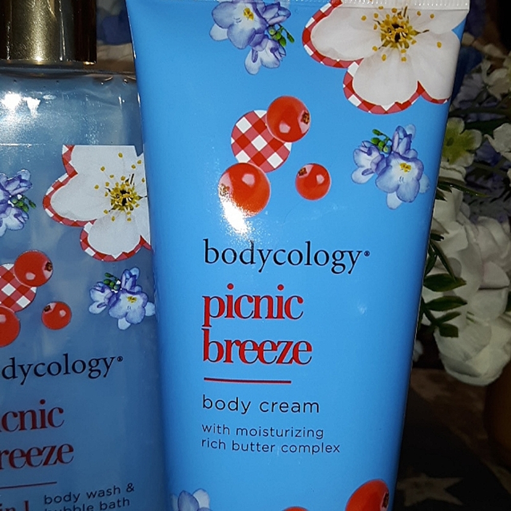 🆕️❣LAST 1❣ "PICNIC BREEZE" BODYCOLOGY BODY WASH SET~ FREE BODY PUFF - Picture 3 of 7